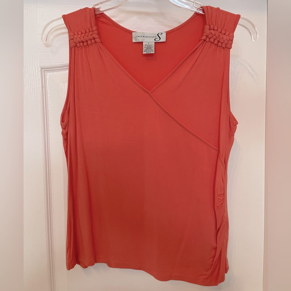 Jones Wear Studio tank top size Large in terracotta